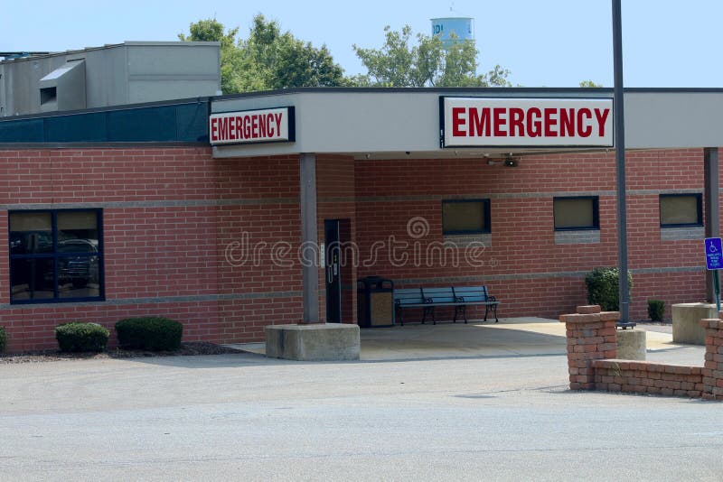 Esterno di un pronto soccorso rurale immagini stock libere da diritti Esterno di un pronto soccorso rurale immagini stock libere da diritti