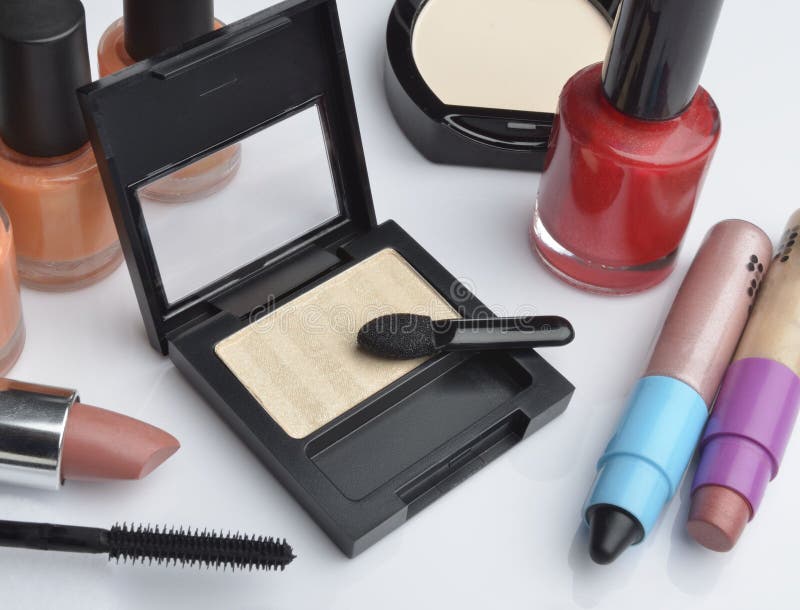 Estetiche di trucco fotografie stock libere da diritti Estetiche di trucco fotografie stock libere da diritti