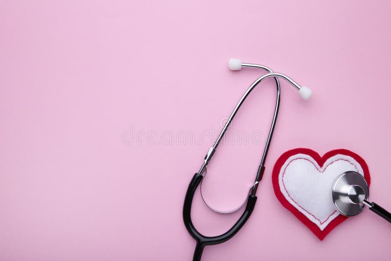 Estetoscopio Rosa Juguete Corazón Y Monitor De Presión Arterial En Un Fondo  Rosa Claro 3d Renderizado Stock de ilustración - Ilustración de enfermo,  fondo: 220158213
