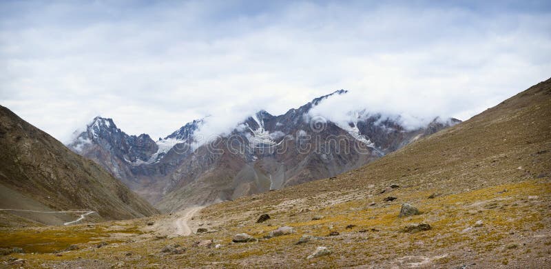 Estrada ao La de Kunzum imagem de stock Estrada ao La de Kunzum imagem de stock