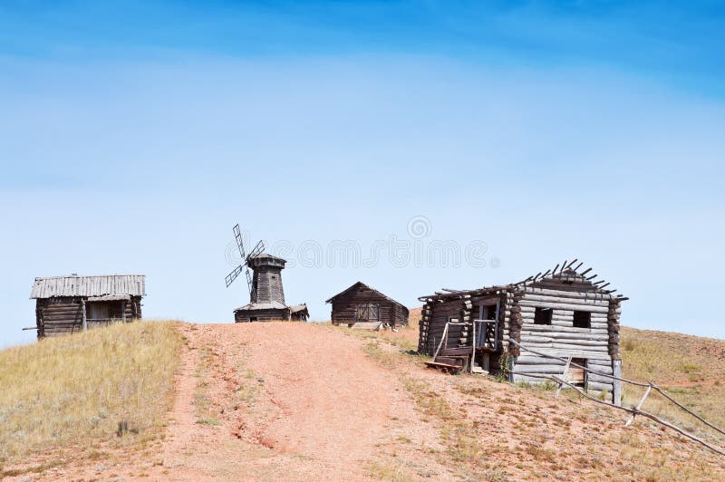 ruínas do velho abandonado moinho de vento dentro empório Vila