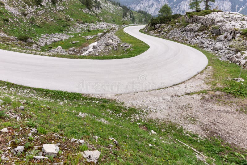A estrada panorâmica curva de 9 km chamada Loser Panoramastrasse foto de stock