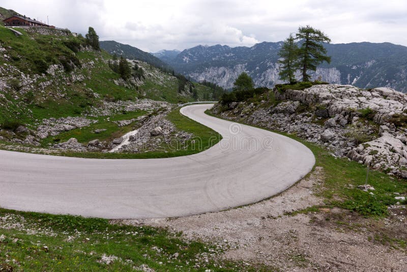 A estrada panorama curvada de 9 kmlong chamada loser panoramastrasse imagem de stock