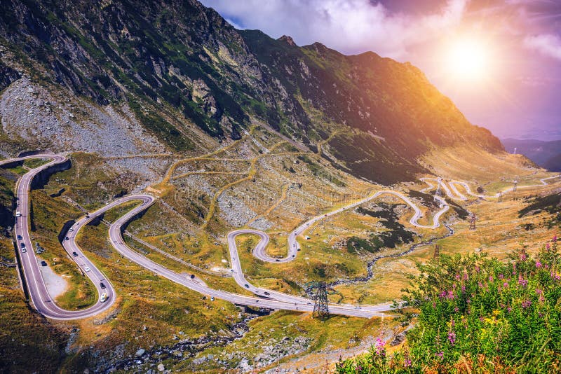 Estrada Transfagarasana, provavelmente a estrada mais bonita do mundo, Europa, Romênia Transfagarashan fotografia de stock royalty free Estrada Transfagarasana, provavelmente a estrada mais bonita do mundo, Europa, Romênia Transfagarashan fotografia de stock royalty free