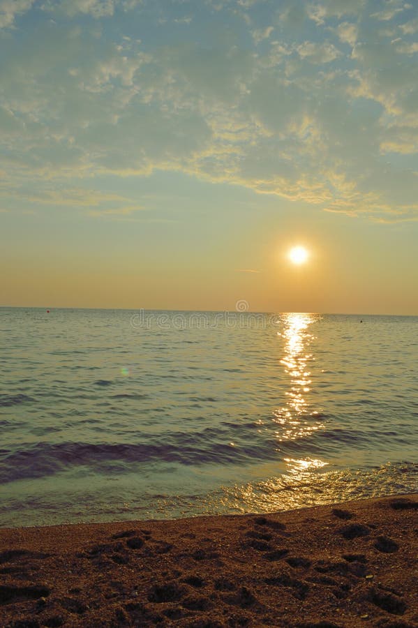 Estratto della spiaggia con il tramonto immagine stock libera da diritti Estratto della spiaggia con il tramonto immagine stock libera da diritti