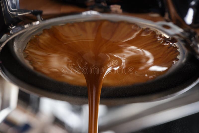 Estrazione del caffè espresso con portafilter smisurato