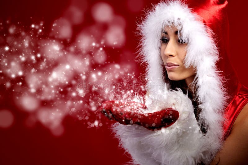 Mulher do Natal a segurar uma estrela imagem de stock royalty free