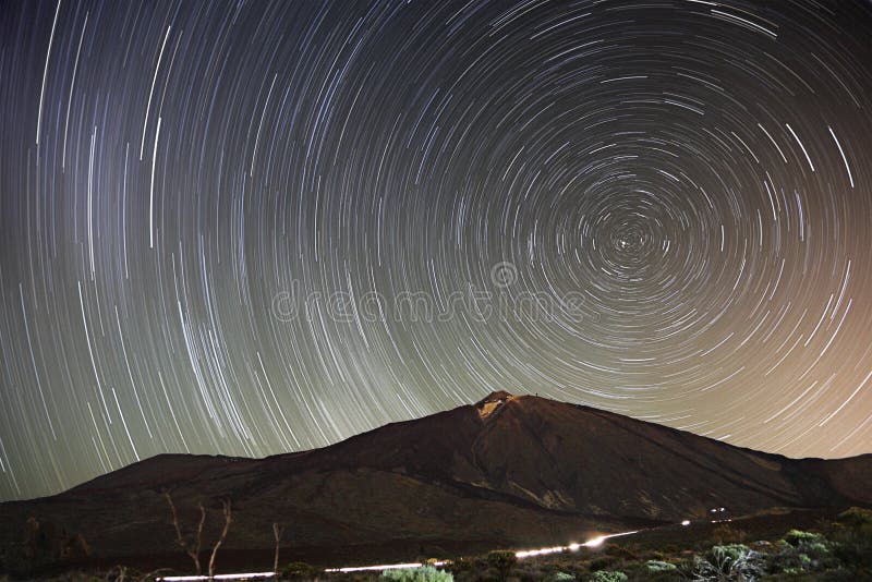 Estrelas - céu nocturno da fuga da estrela, Teide, Tenerife