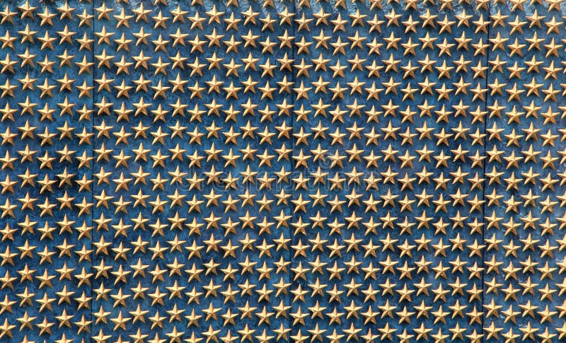 Estrelas douradas na parede fotos de stock royalty free Estrelas douradas na parede fotos de stock royalty free