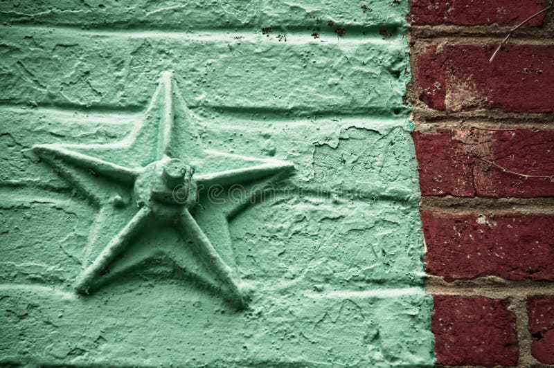 Estrella en la pared de ladrillo imágenes de archivo libres de regalías Estrella en la pared de ladrillo imágenes de archivo libres de regalías