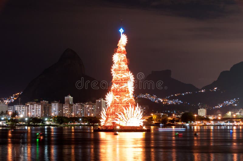 Estructura arborescente de árbol de navidad en Rio de Janeiro imagen de archivo Estructura arborescente de árbol de navidad en Rio de Janeiro imagen de archivo