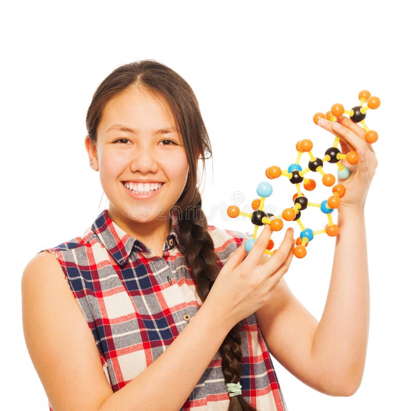 Estudante adolescente que examina a estrutura molecular fotos de stock Estudante adolescente que examina a estrutura molecular fotos de stock