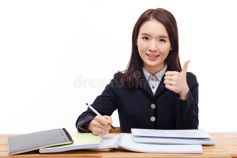 Estudante asiático que mostra o polegar. fotografia de stock royalty free Estudante asiático que mostra o polegar. fotografia de stock royalty free