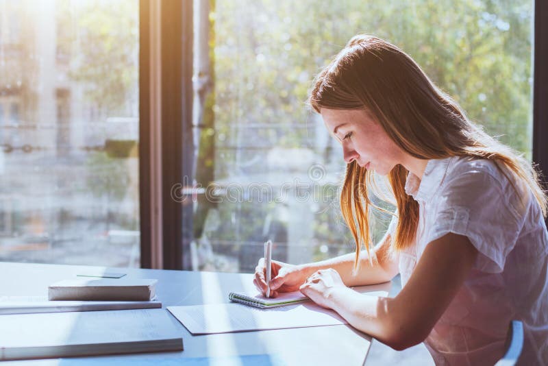 Estudante no exame imagem de stock royalty free Estudante no exame imagem de stock royalty free