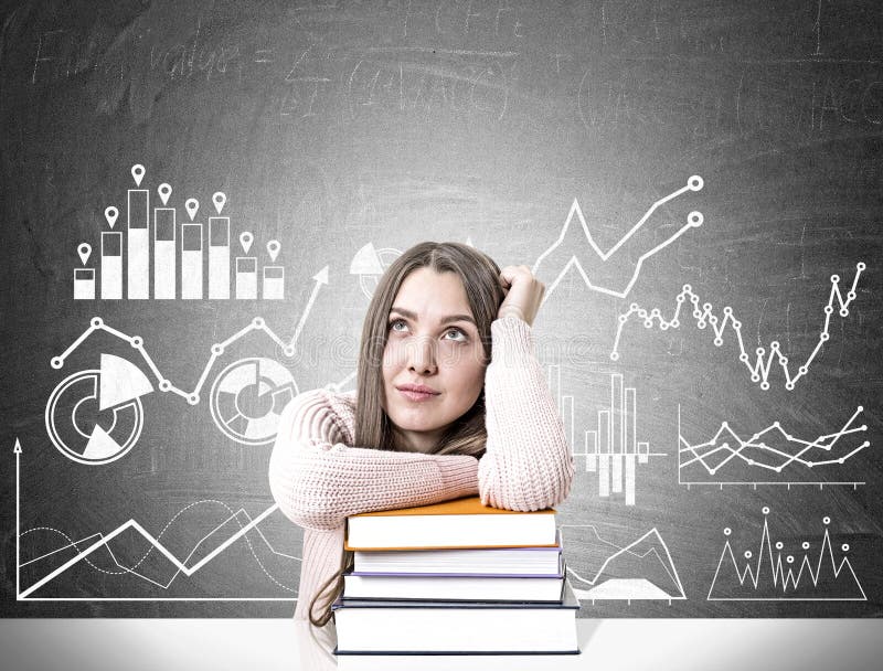 Estudante sonhador com uma pilha dos livros, gráficos foto de stock royalty free Estudante sonhador com uma pilha dos livros, gráficos foto de stock royalty free