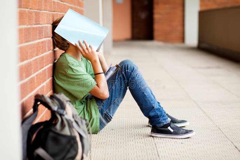 Estudante Tired da escola foto de stock royalty free Estudante Tired da escola foto de stock royalty free