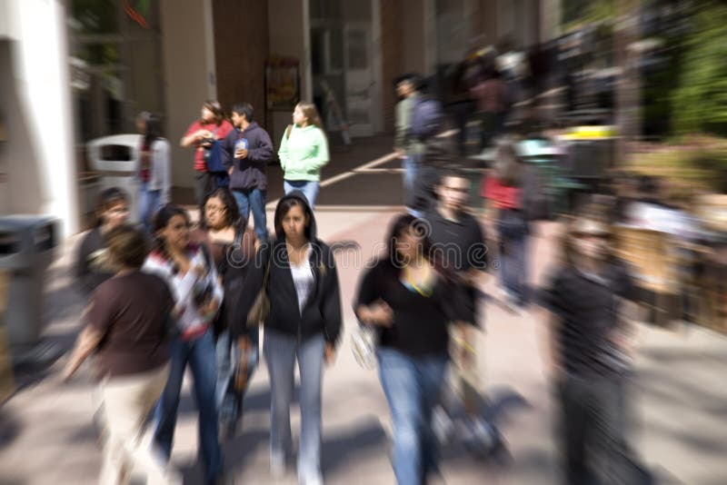 Estudantes Unfocused imagem de stock Estudantes Unfocused imagem de stock