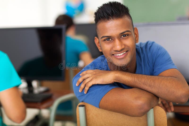 Estudiante indio masculino