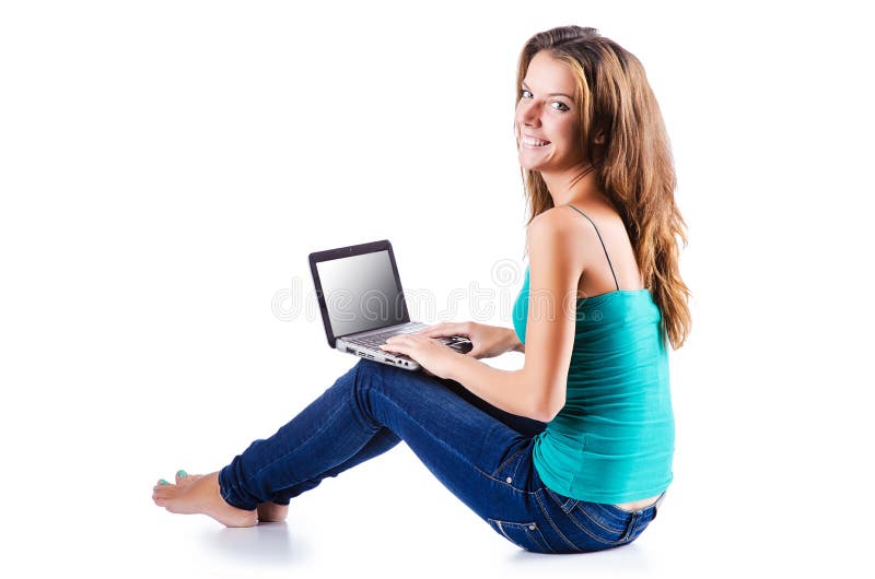 Estudiante que estudia con la computadora portátil imagen de archivo