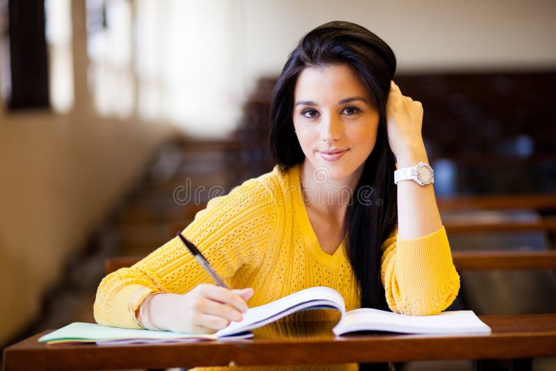 Estudiante universitario de sexo femenino foto de archivo libre de regalías