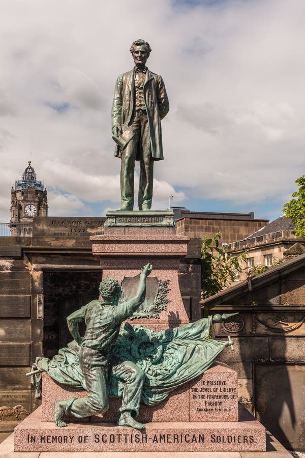 Estátua de Abraham Lincoln no cemitério velho de Calton em Edimburgo, Scot fotos de stock Estátua de Abraham Lincoln no cemitério velho de Calton em Edimburgo, Scot fotos de stock