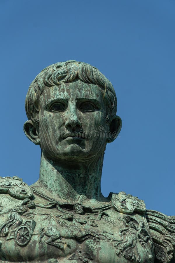 Estátua de bronze de Roman Emperor Augustus Caesar fotografia de stock Estátua de bronze de Roman Emperor Augustus Caesar fotografia de stock