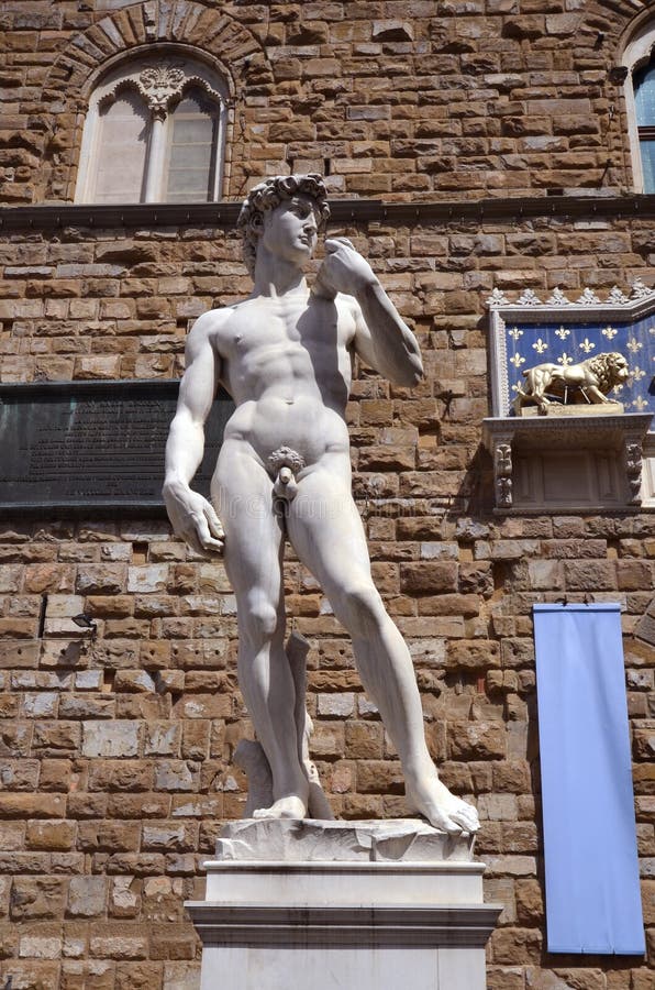 A estátua de David por Michelangelo fotografia de stock A estátua de David por Michelangelo fotografia de stock