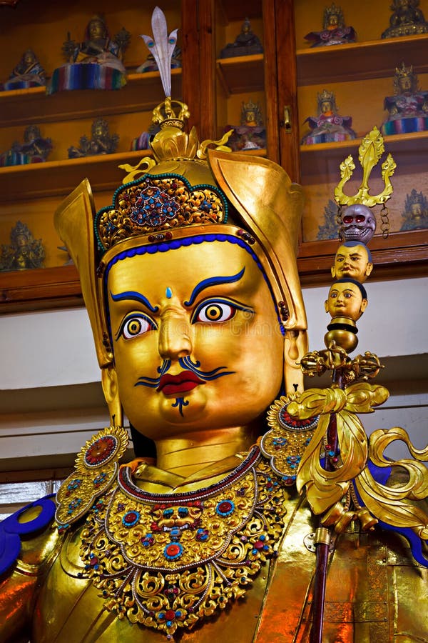 Estátua de Padmasambhava do guru foto de stock Estátua de Padmasambhava do guru foto de stock