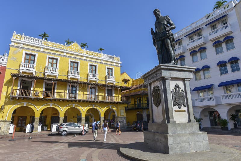 Estátua de Pedro Heredia em Cartagena, Colômbia imagem de stock Estátua de Pedro Heredia em Cartagena, Colômbia imagem de stock