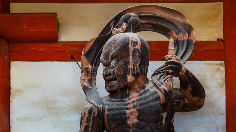 Estátua do NIO no templo de Daigo-ji em Kyoto, Japão