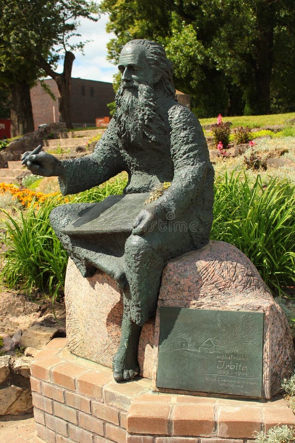 Estátua do pintor Irbite em Riga, Letónia imagem de stock Estátua do pintor Irbite em Riga, Letónia imagem de stock