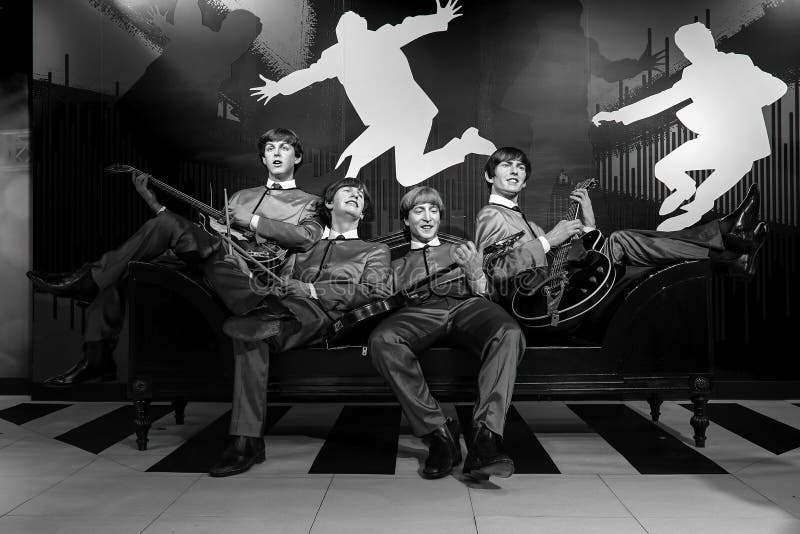 Estátuas da cera do grupo da música de Beatles na exposição em tussauds da senhora em Hong Kong imagem de stock Estátuas da cera do grupo da música de Beatles na exposição em tussauds da senhora em Hong Kong imagem de stock