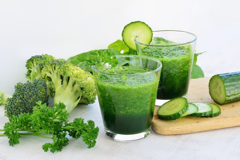 Esverdeie o suco vegetal imagens de stock Esverdeie o suco vegetal imagens de stock