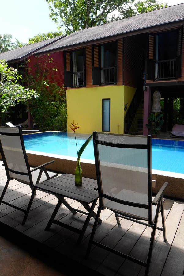 Ethnisches asiatisches Haus mit Swimmingpool lizenzfreie stockfotografie Ethnisches asiatisches Haus mit Swimmingpool lizenzfreie stockfotografie