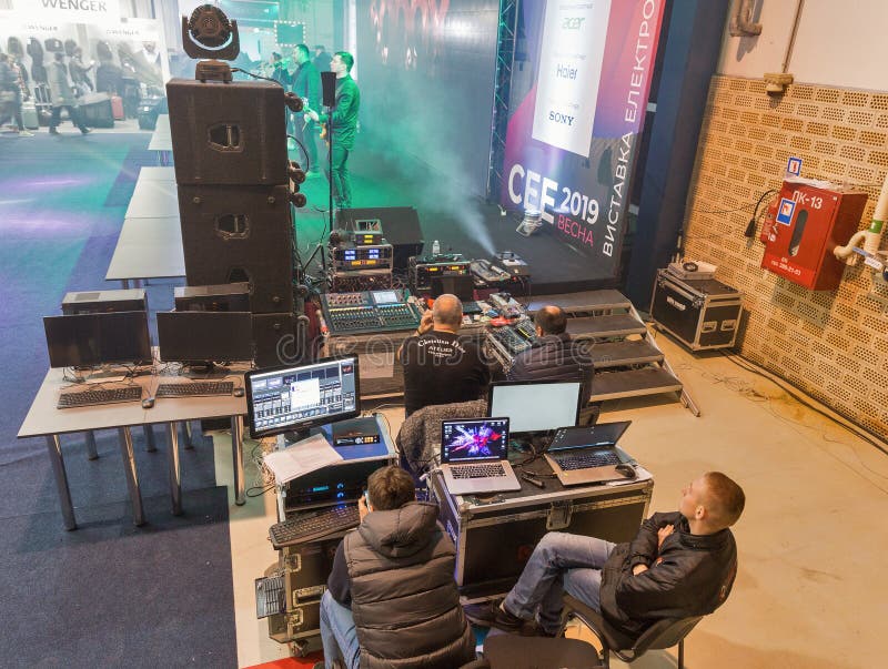 Ethno rock band the doox performance w cee 2019. kijowska ukraina zdjęcia stock