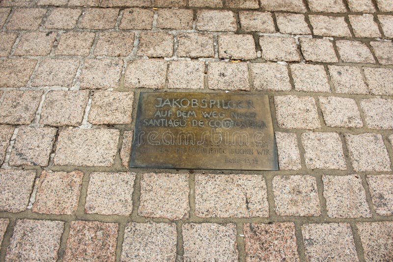 Etiketinformatie over vloer van Jakob Spilger of St James Way Statue stock fotografie Etiketinformatie over vloer van Jakob Spilger of St James Way Statue stock fotografie