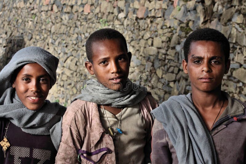 Etiopía: Muchachos etíopes orgullosos