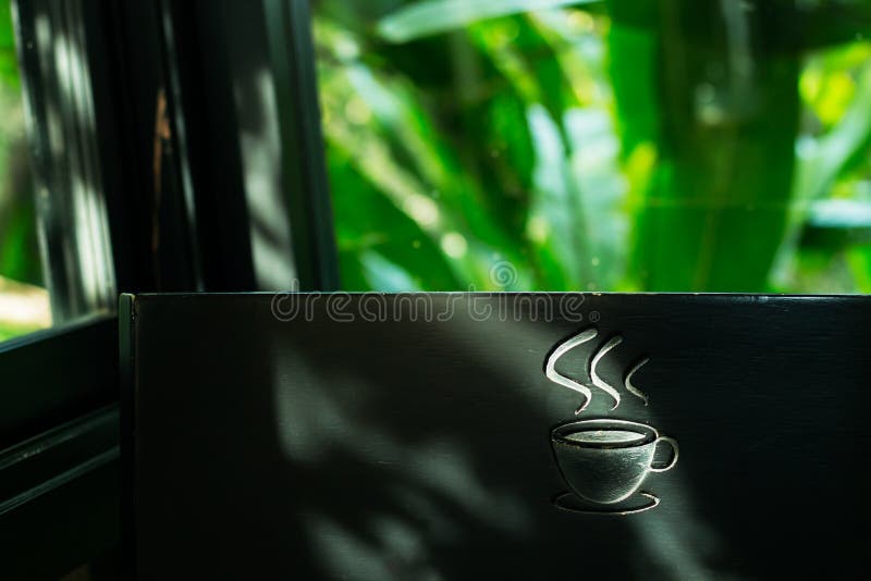 Etiqueta del café del símbolo de la imagen de fondo, hecha de la madera Tiene espacio para la entrada de texto fotografía de archivo libre de regalías Etiqueta del café del símbolo de la imagen de fondo, hecha de la madera Tiene espacio para la entrada de texto fotografía de archivo libre de regalías