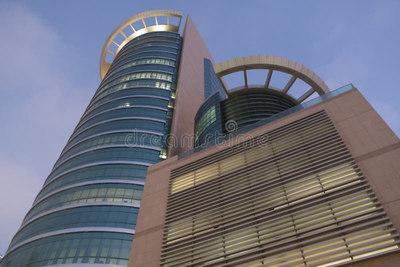 Etisalat Headoffice Que Construye a Abu Dhabi Foto editorial Imagen de cielo, urbano 125936901