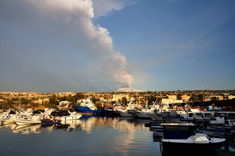 Etna eruption from harbour