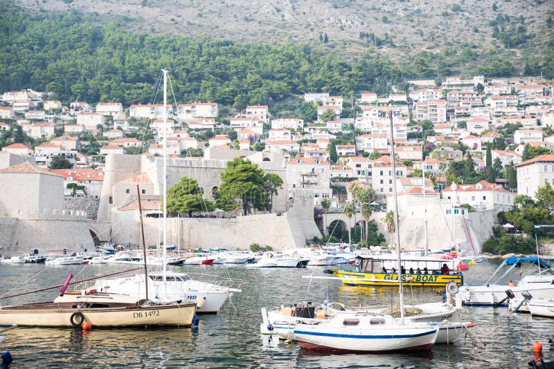 Ett foto av skepp och fartyg i Dubrovnik