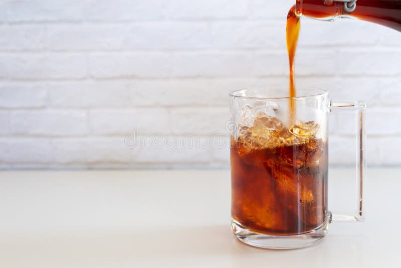 Ett glass hemlagat kallt brygdkaffe arkivfoton Ett glass hemlagat kallt brygdkaffe arkivfoton
