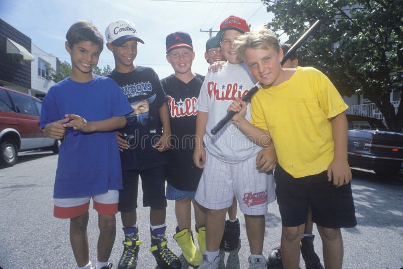 Ett grannskapstickballlag, södra Philadelphia, PA royaltyfria foton Ett grannskapstickballlag, södra Philadelphia, PA royaltyfria foton