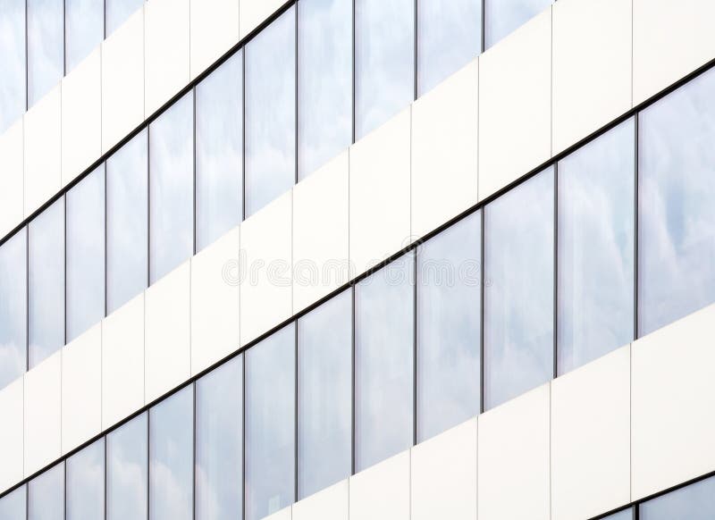Ett modernt kontor skapar rader med fönster, abstrakt bakgrundsmakro/stängning Koncept för glas- och metallarkitektur arkivbild Ett modernt kontor skapar rader med fönster, abstrakt bakgrundsmakro/stängning Koncept för glas- och metallarkitektur arkivbild