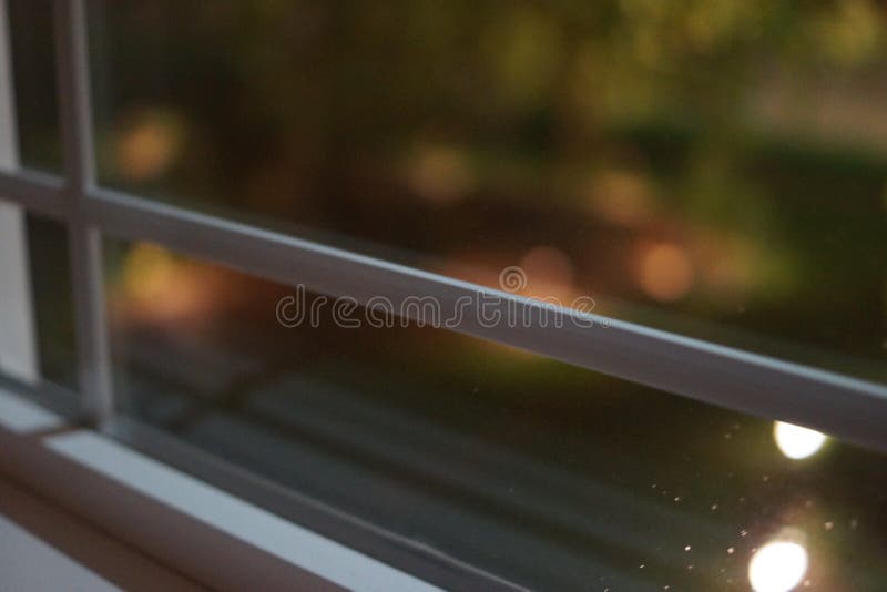 Ett nätt fönster utanför mitt hus arkivfoto Ett nätt fönster utanför mitt hus arkivfoto