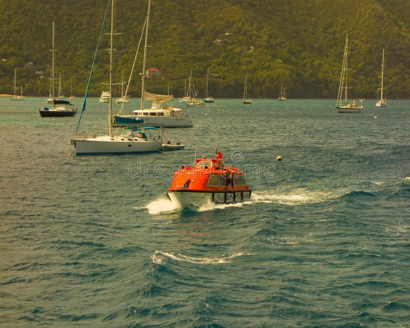 Ett skepps anbud som slåss kotletten i den amiralitetet fjärden, bequia fotografering för bildbyråer Ett skepps anbud som slåss kotletten i den amiralitetet fjärden, bequia fotografering för bildbyråer