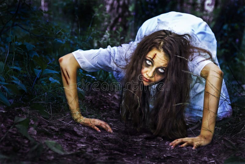 Download Eu estou rastejando-lhe. foto de stock. Imagem de frightened - 21336224