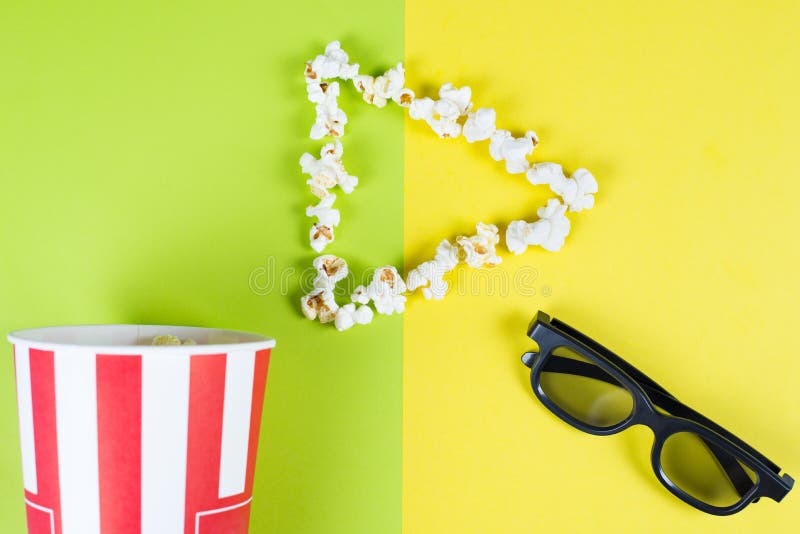 Eu gosto do amor de adorar o conceito novo de observação do filme Parte superior acima do fim aéreo do ângulo alto acima da foto fotos de stock Eu gosto do amor de adorar o conceito novo de observação do filme Parte superior acima do fim aéreo do ângulo alto acima da foto fotos de stock