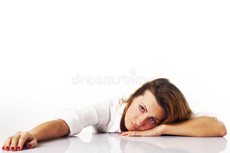 Eu quero dormir O gerente da jovem mulher não quer trabalhar hoje imagem de stock royalty free Eu quero dormir O gerente da jovem mulher não quer trabalhar hoje imagem de stock royalty free