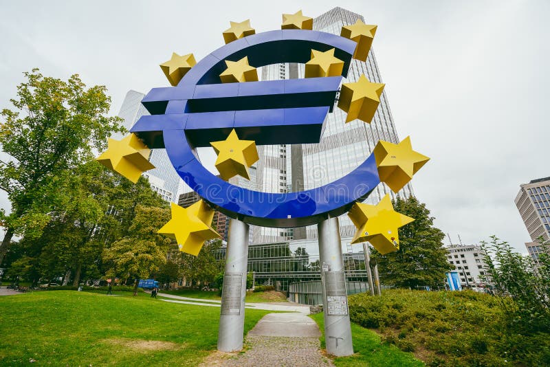 Euro monument in front of the Eurotower, Frankfurt, Germany stock images Euro monument in front of the Eurotower, Frankfurt, Germany stock images